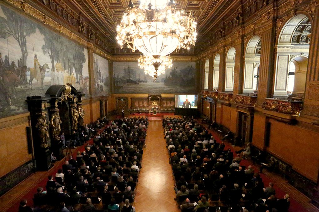 Eröffnung im Rathaus: Frank-Walter Steinmeier hält live aus New York die Festrede